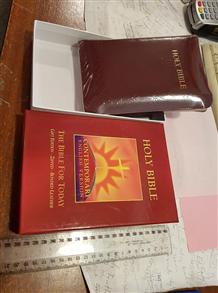 CEV Bible Presentation Compact Bonded Leather Burgundy Zip - 